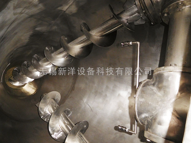 錐形雙螺旋混合機內部結構加裝噴液
